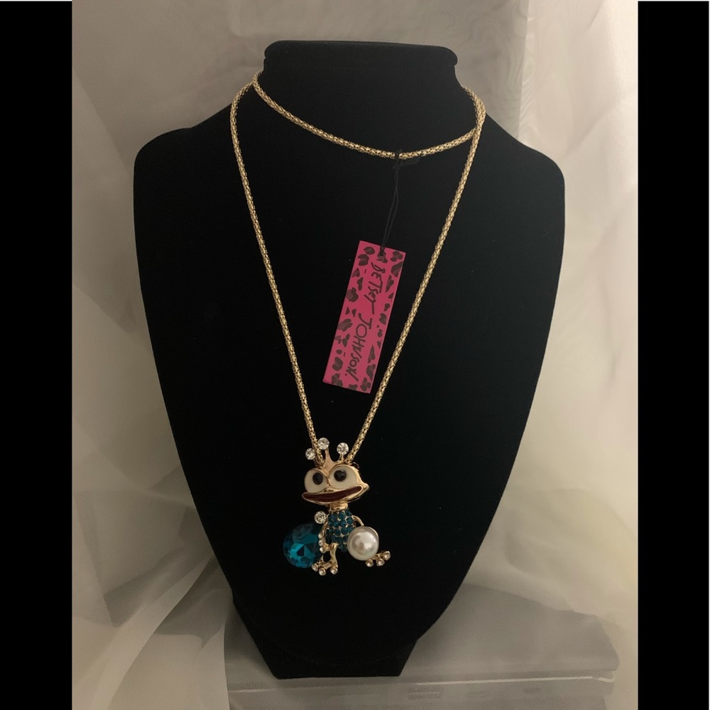 Betsey Johnson Queen Bee. Gift box included 🎁